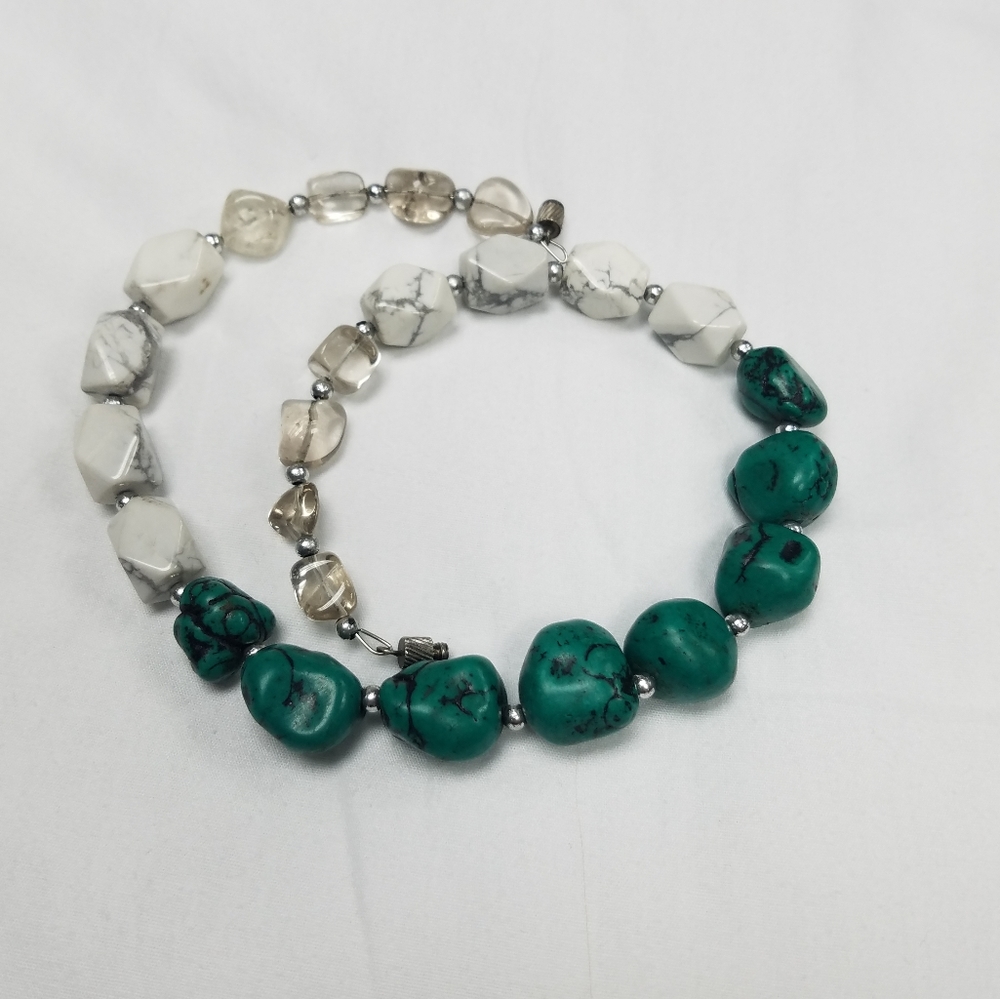 Vintage Flex Jade & White Bead Stone Screw Choker
